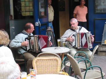 Dit zal later een groepje van 4 Steirische harmonica’s worden.