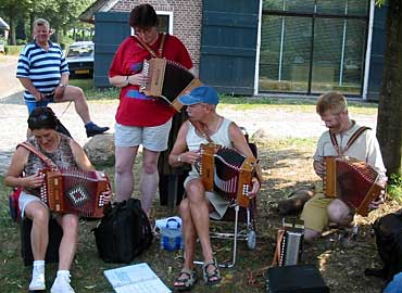 Vier leden van de Zwolse Trekzakclub; Donla, Karin Jack en Ben.