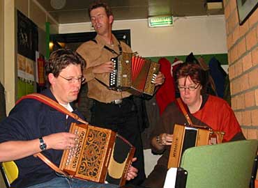 Tijd voor wat andere muziek van Gerard, Martin en Karin.