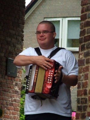 Onno geniet tevreden en vol trots na van zijn optreden met dwayne.