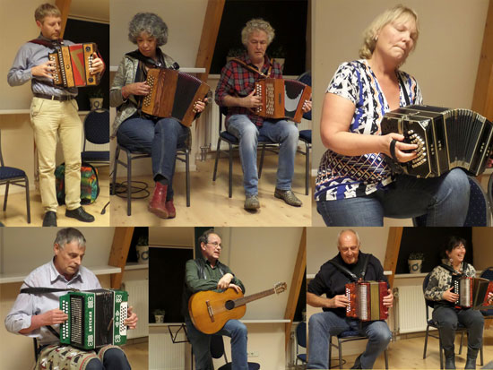 Een collage van het optreden tijdens het Open Podium. We zien hier Wijtze-Pieter Kikstra met zijn Noorse Bergfldt, Kiki ten Cate en Mark Shngen, Jacqueline Edeling op Bandoneon, Jan Hoog Antink op een van zijn garmoshkas, Eduard Bekker op chromatische gitaar en Age de Boer en Carola Walther.