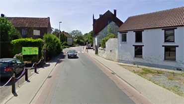 De hoofdweg van Ceroux-Mousty