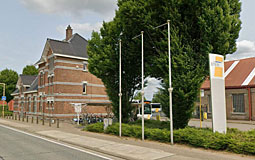 Het stationsgebouw van Leerbeek bestaat nog en wordt nog steeds gebruikt. Hier is ook een grote busremise.