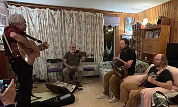 Een jamsessie achteraf met de artiesten is bijna altijd vaste prik.