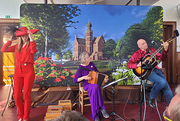 V.l.nr.: Anne-Meta Kobes, Jeanet de Jong en Kees Poulus