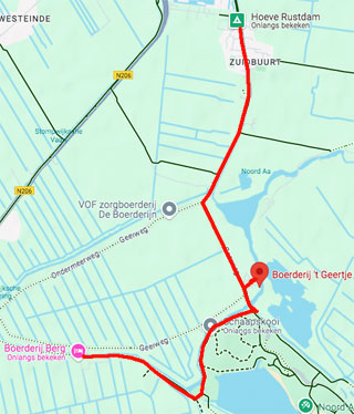 Linksonder Hoeve Berg en rechtsboven Camping Rustdam. Beiden een half uurtje lopen of 7 minuten met de (vouw)fiets.