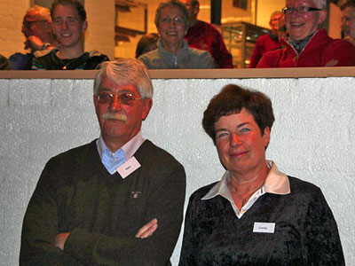 De algehele leiding berust bij Hans Meijnders (voorzitter Trek er es Uut en Cocky van de Burgt).