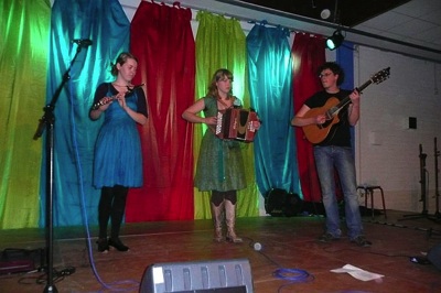 Donderdagavond laat is het BalFolk met Annie en de Boswachter. Jet Zoon uit Wageningen doet hierbij de trekzak.