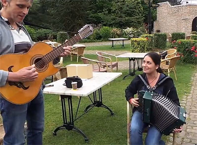 Kok de Koning en Cati Plana tasten elkaar muzikaal af met een corrido.