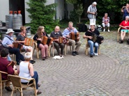 De groep van Benoit bij hun presentatie op zaterdagmiddag op het bordes.