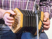 Johan Verbeek zette extra de toon met zijn concertina.